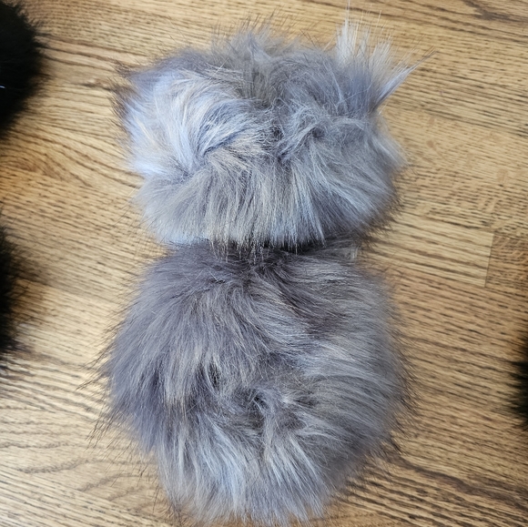 Faux fur wrist cuffs - Picture 4 of 6